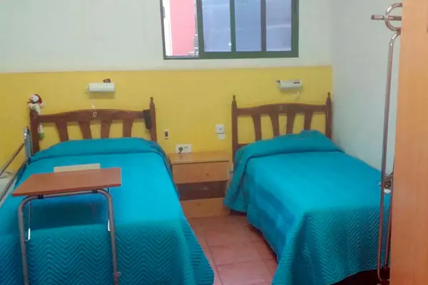 Habitación individual de la residencia de mayores en Tenerife